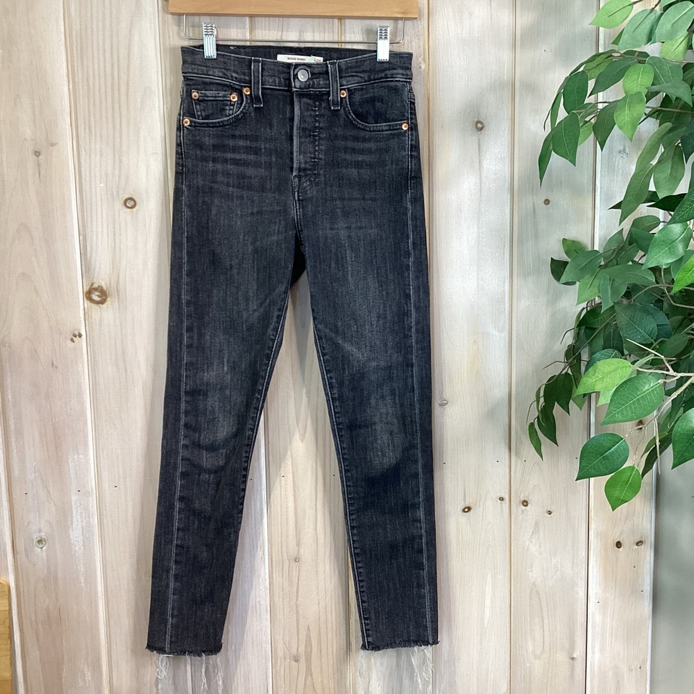 Levi’s Wedgie skinny Jeans Size 26 in Charcoal